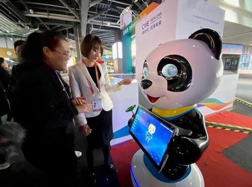 进博会&ldquo;进宝&rdquo;获央视青睐，小笨机器人让智能服务成为常态